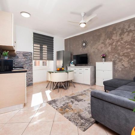 Apartment Rogic Ровінь Екстер'єр фото