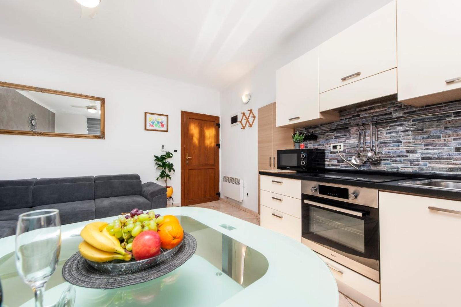 Apartment Rogic Ровінь Екстер'єр фото