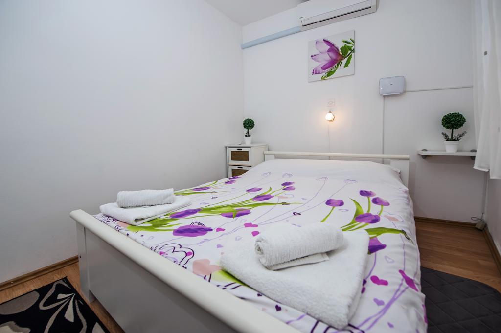 Apartment Rogic Ровінь Екстер'єр фото